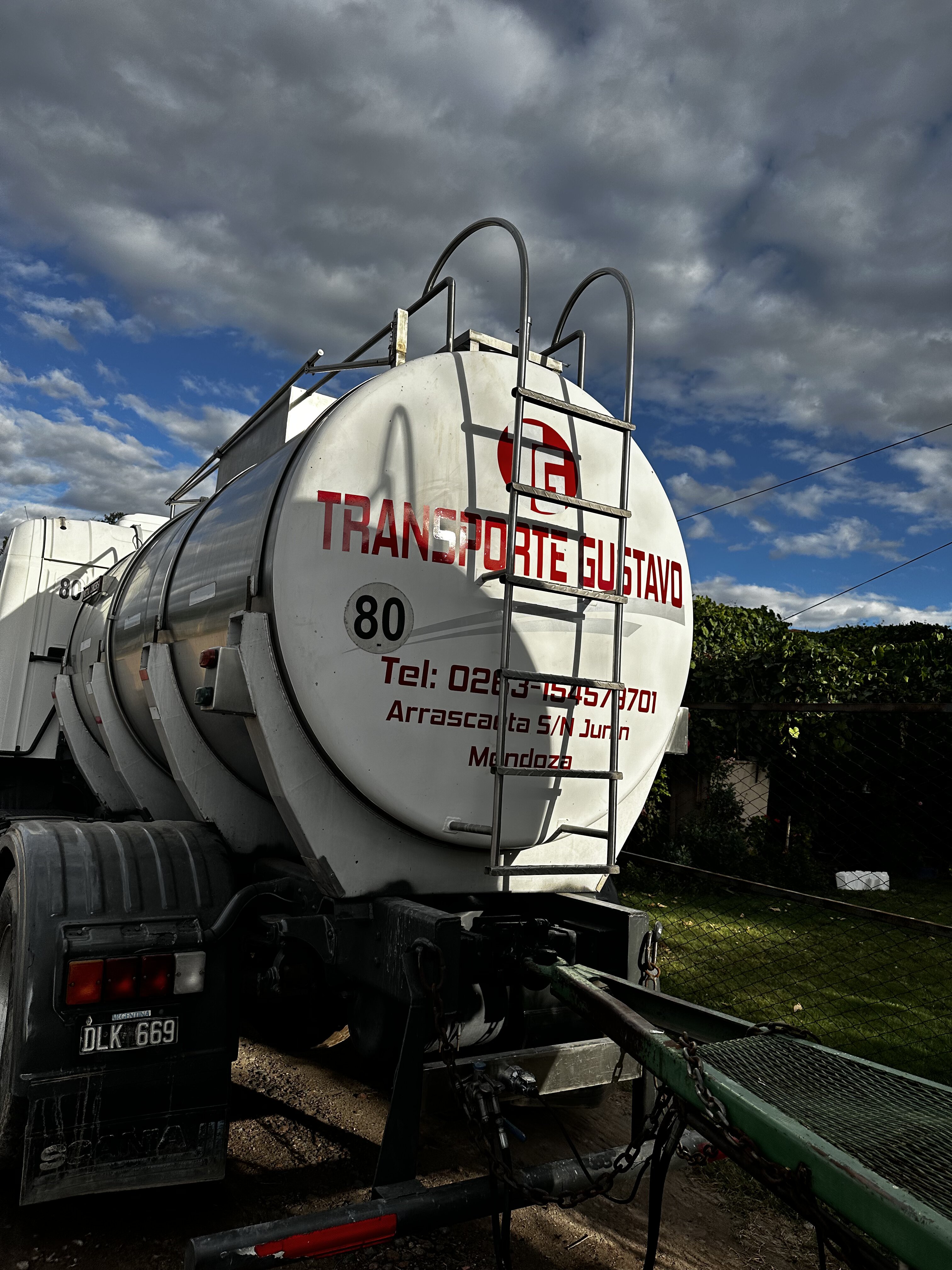Transporte Gustavo — Camión cisterna